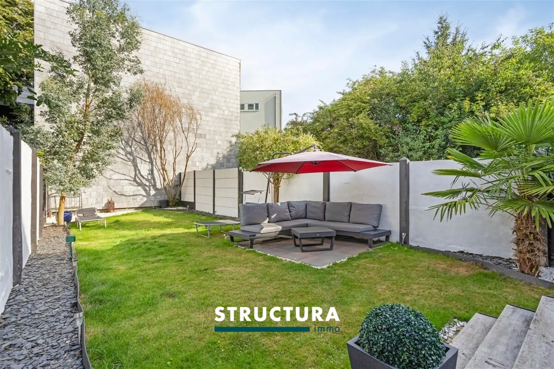 Ruime instapklare gezinswoning met tuin foto 11