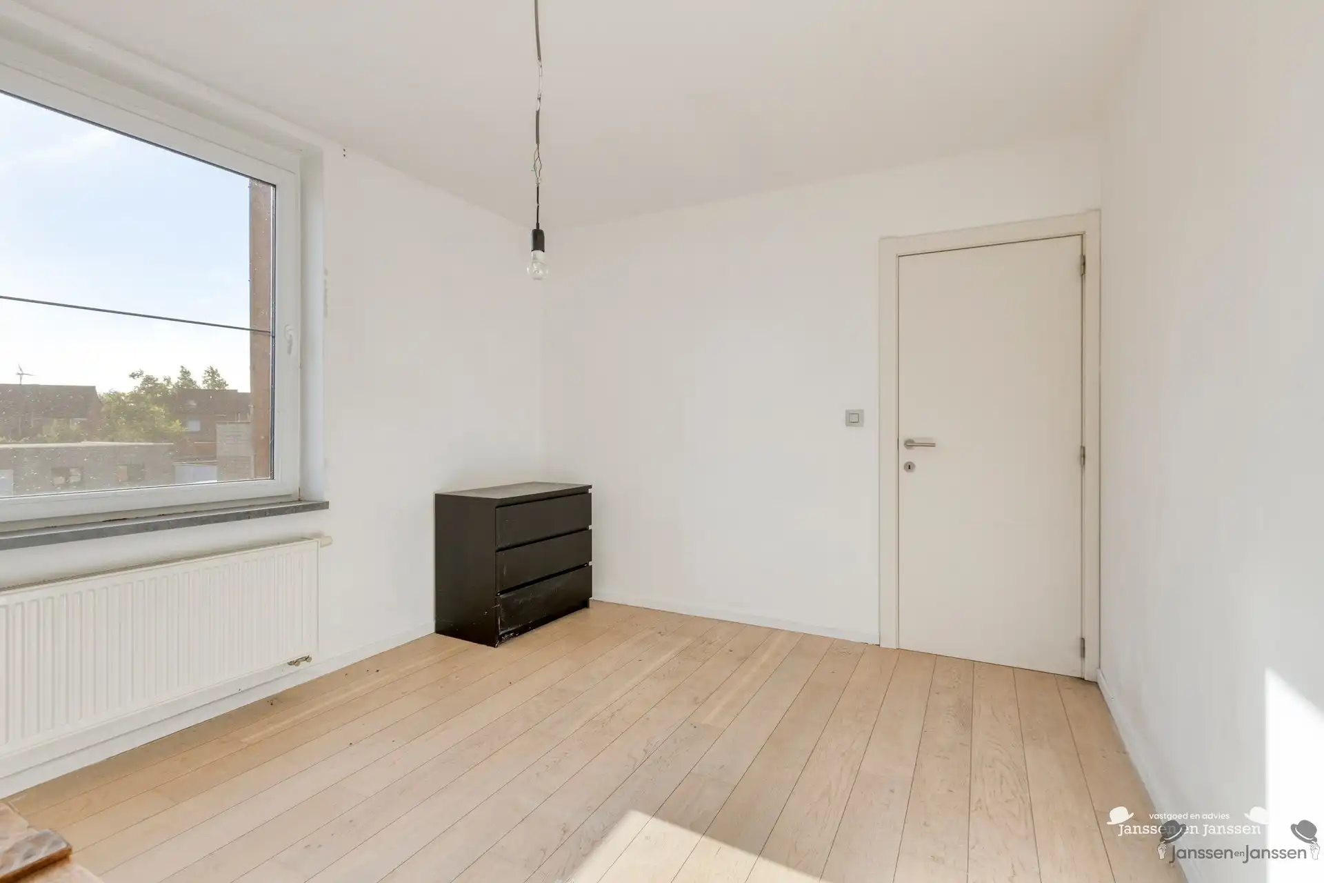 Instapklare rijwoning met 3 slaapkamers, terras en diepe tuin in Hasselt foto 12
