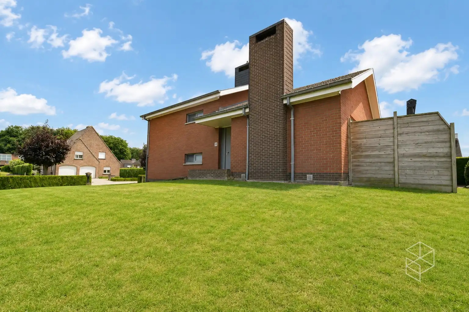 Ruime woning met grote tuin te Oostkamp foto 4