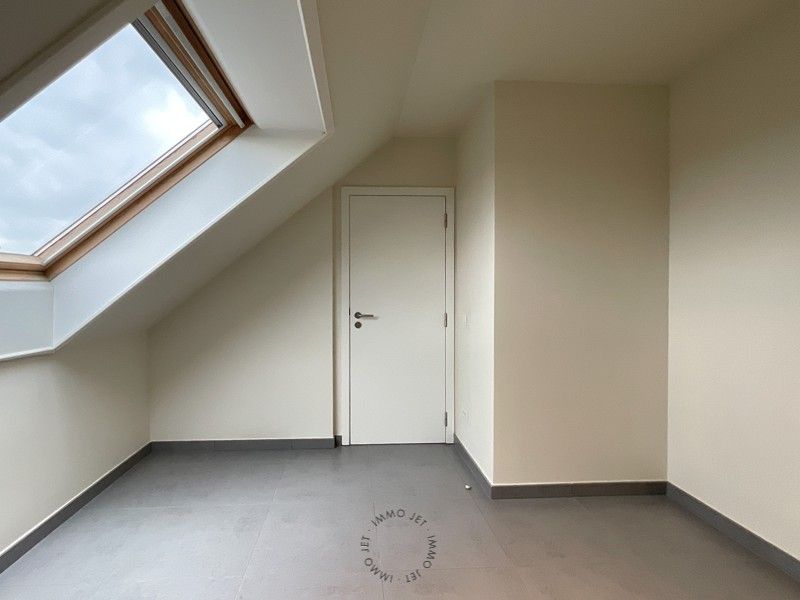 Mooi duplex-appartement met 3 slaapkamers en 2 badkamers nabij centrum Melsele foto 12