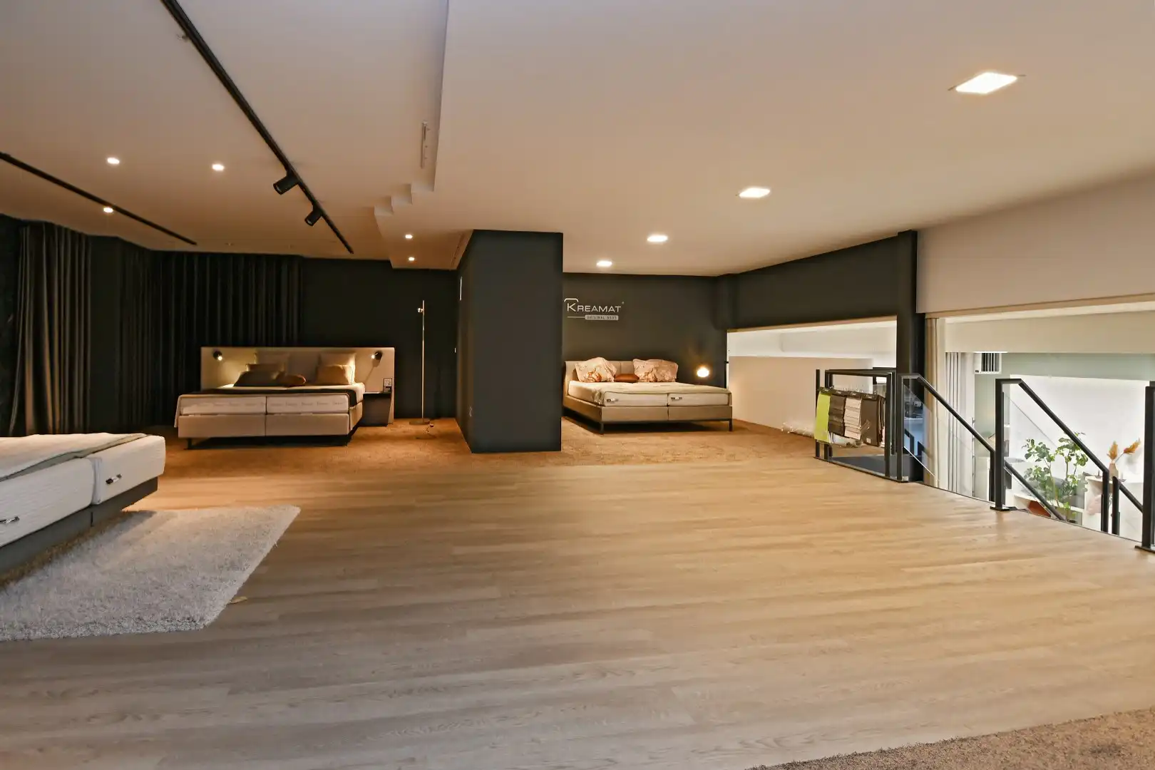 Ruim en luchtig handelspand van ca. 1050m² foto 19