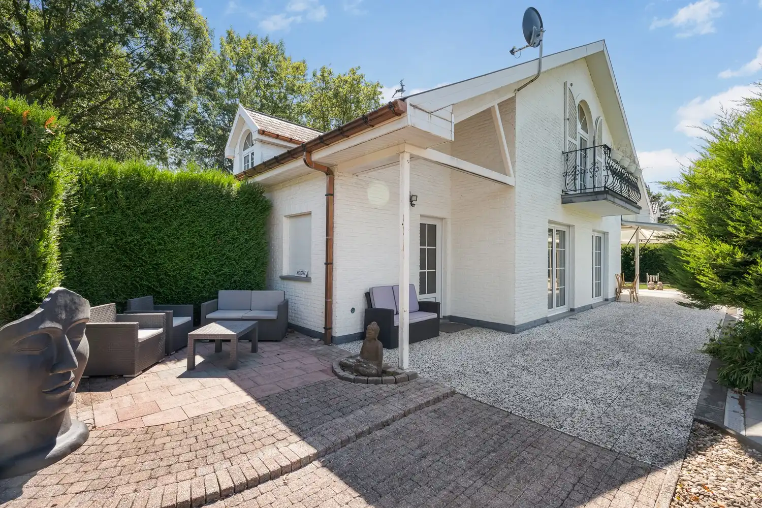 Exclusieve villa met royale leefruimtes op een unieke locatie foto 34