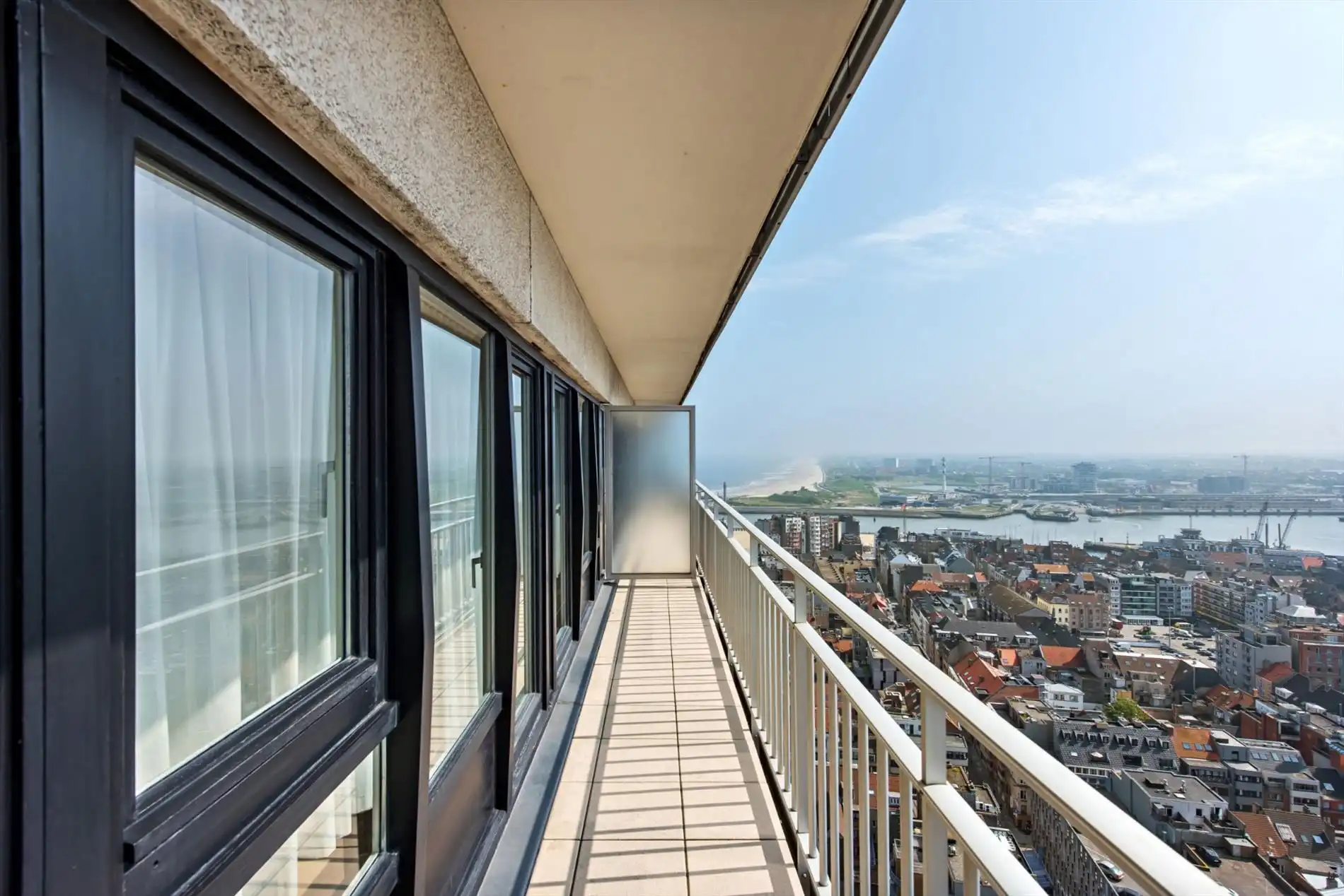 APP. 4 SLAAPKAMERS IN CENTRUM MET PANORAMISCH ZICHT OP ZEE EN STAD foto 16