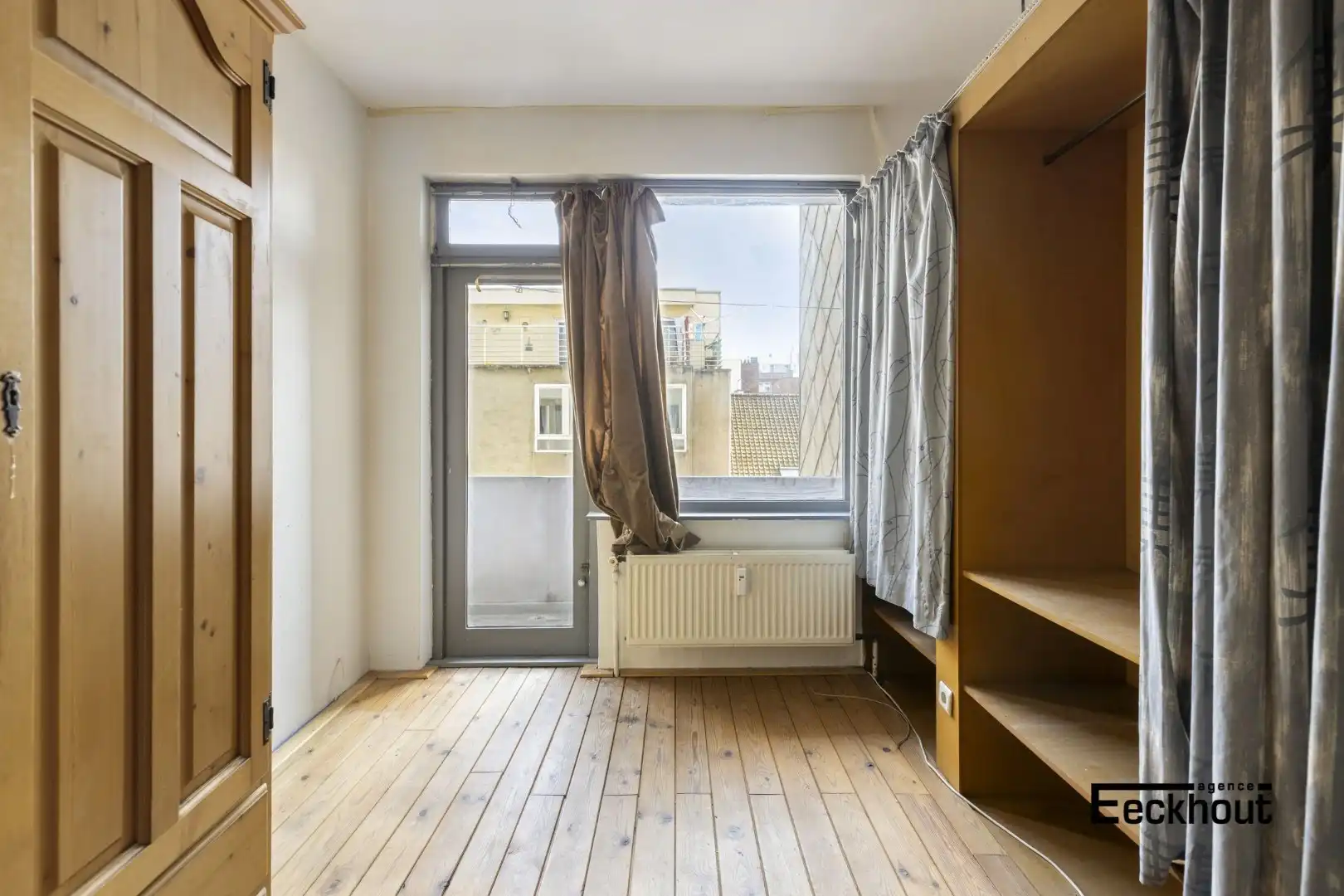 Op te frissen 2 slaapkamer appartement in hartje Oostende! foto 13