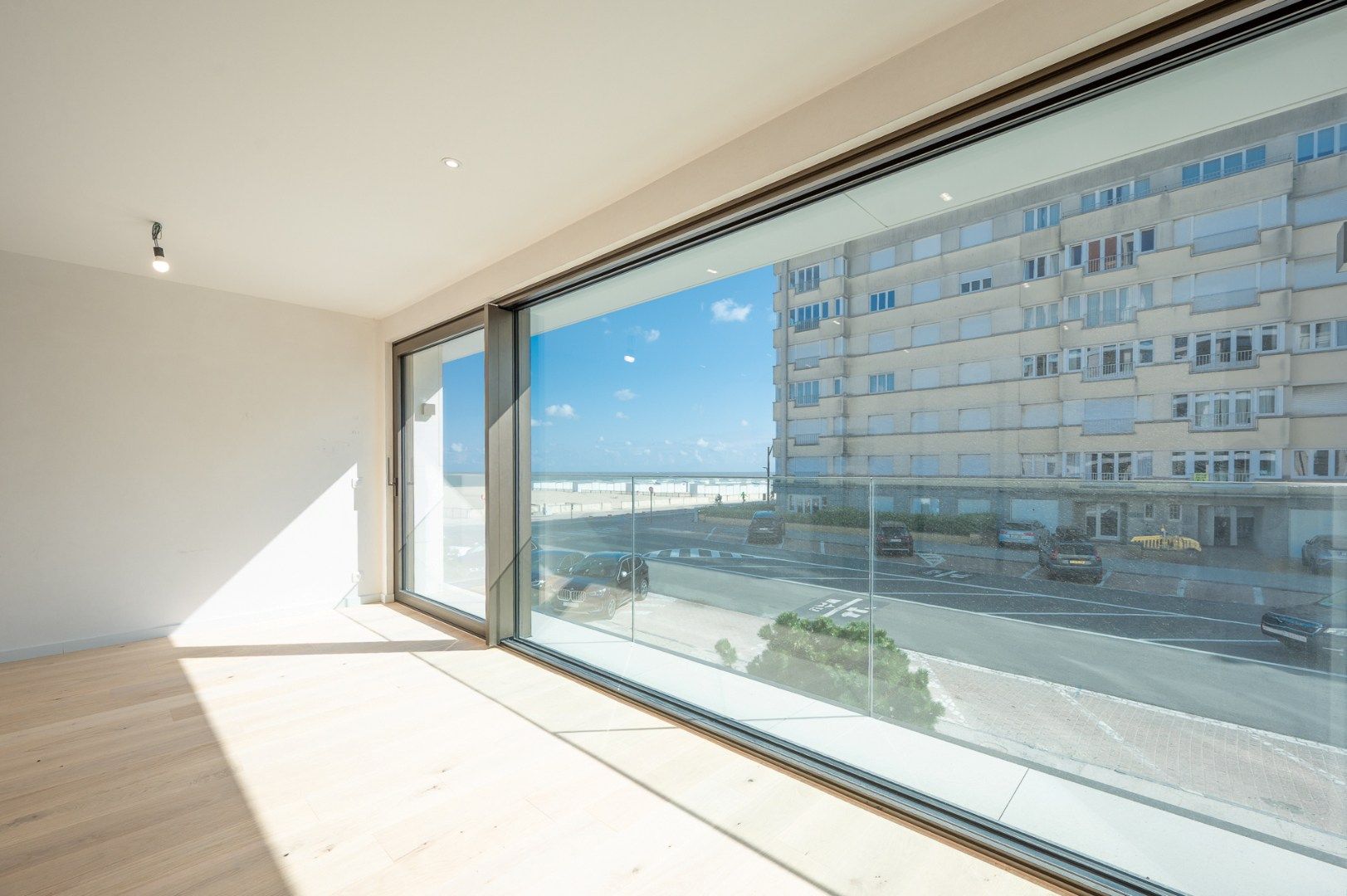 Nieuw appartement met zijdelings zeezicht gelegen in een toonaangevend project.  foto 5