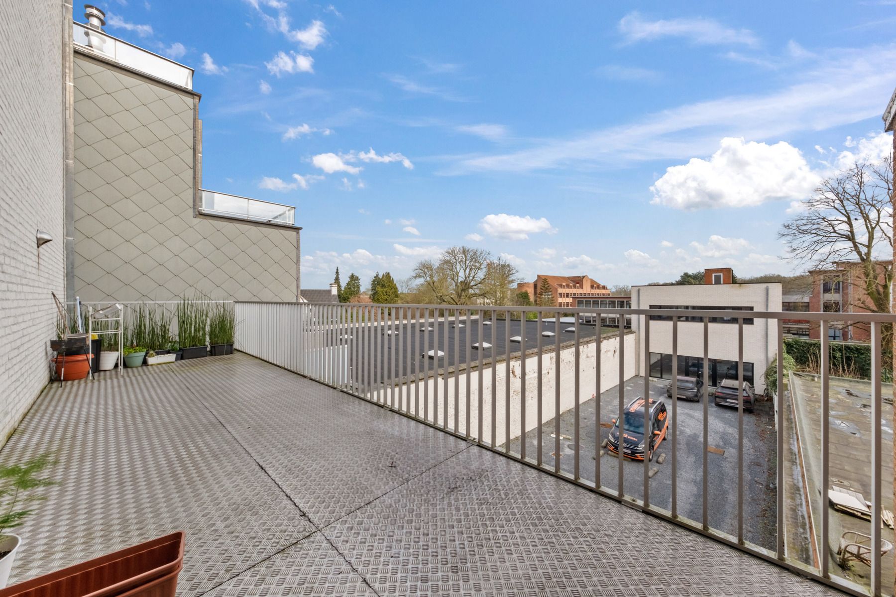 Centraal gelegen recent appartement met 2 slaapkamers foto 9