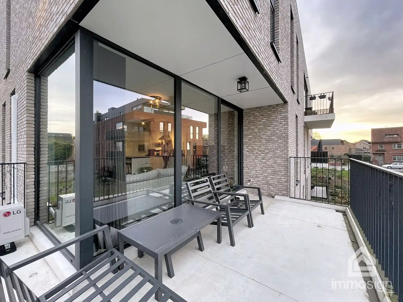 Modern appartement met twee slaapkamers op toplocatie in Bree centrum! foto 18