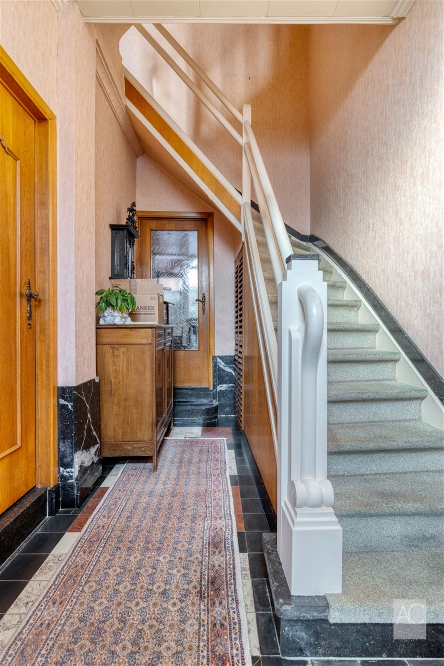 Halfopen bebouwing met 4 slaapkamers en garage foto 4