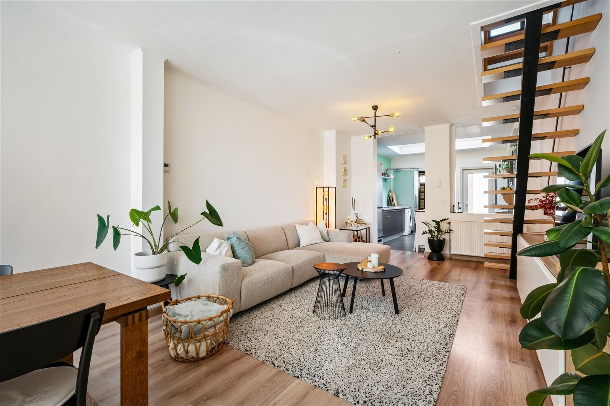 Instapklare woning met 3 SLPK aan de vaart te Mechelen. foto 3