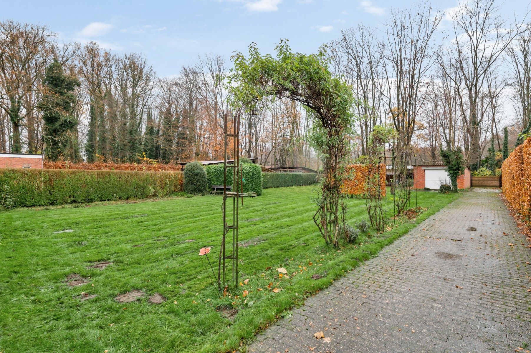 Ruime en lichtrijke villa op 1538 m² met uitbreidingsmogelijkheden foto 2