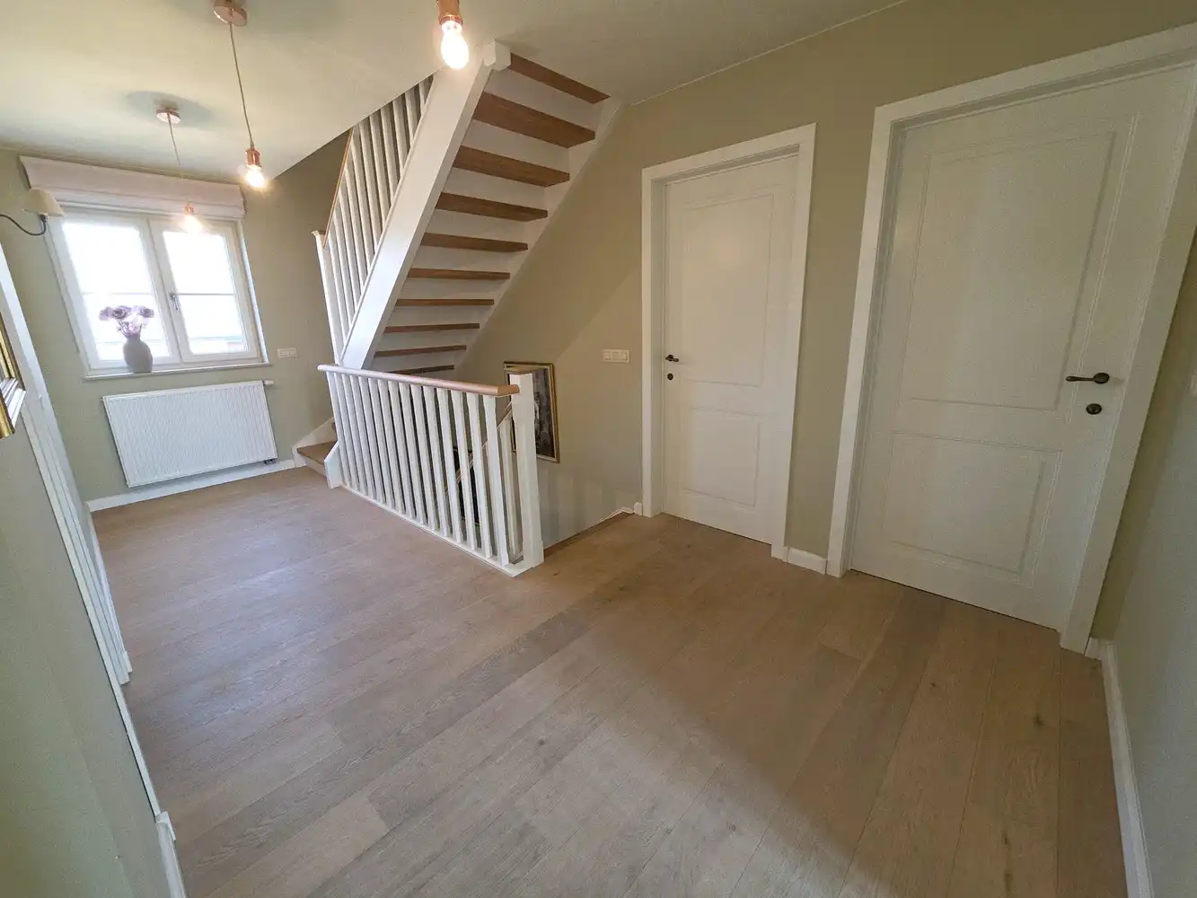 Prachtige villa woning, 5 slaapkamers, 2 badkamers in een zeer rustige straat gelegen foto 12