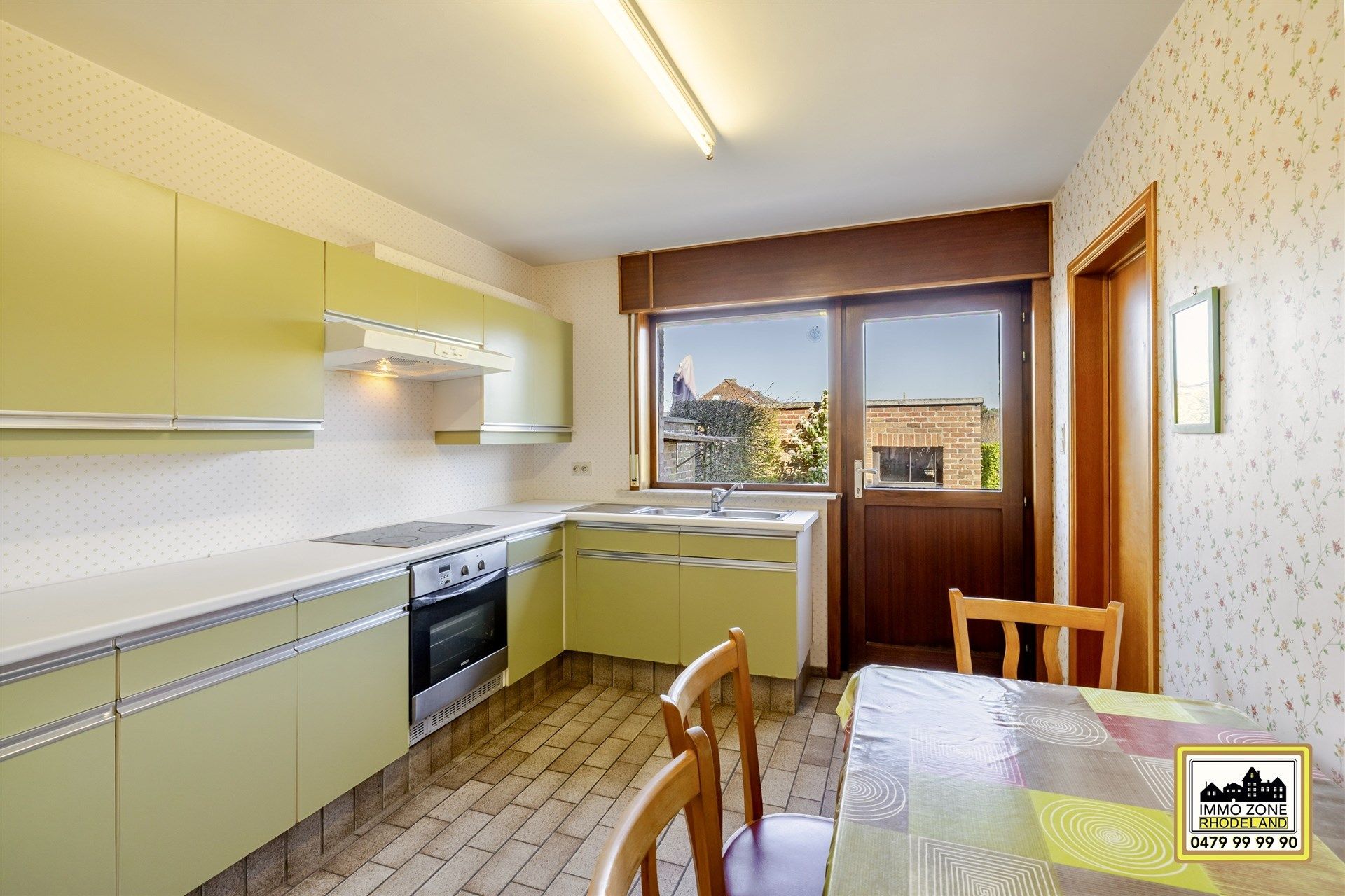 Uitstekend gelegen halfopen woning met 3 slpks, garage, tuin foto 11