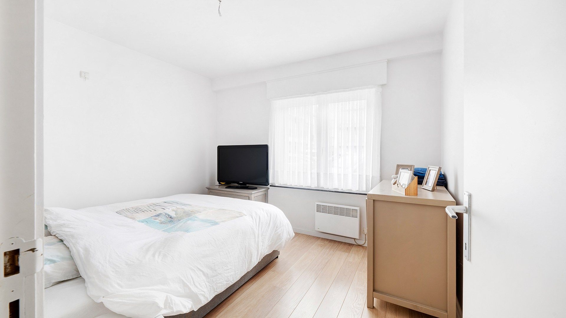 Verzorgd 2-kamer appartement in hartje Heist foto 6