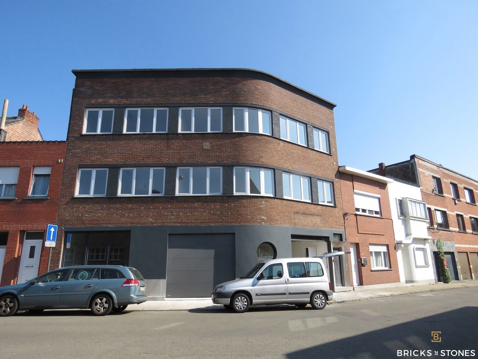 Gerenoveerd appartement met 2 slaapkamers, tuin en garage !  foto 9