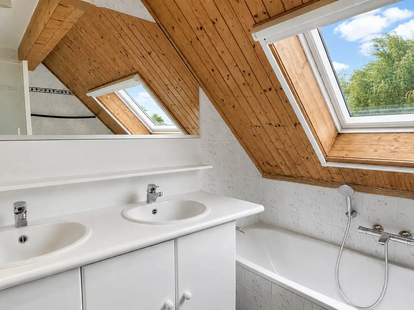 Vrijstaande woning met 3 slaapkamers en prachtige tuin op gunstige locatie in Lint foto 12