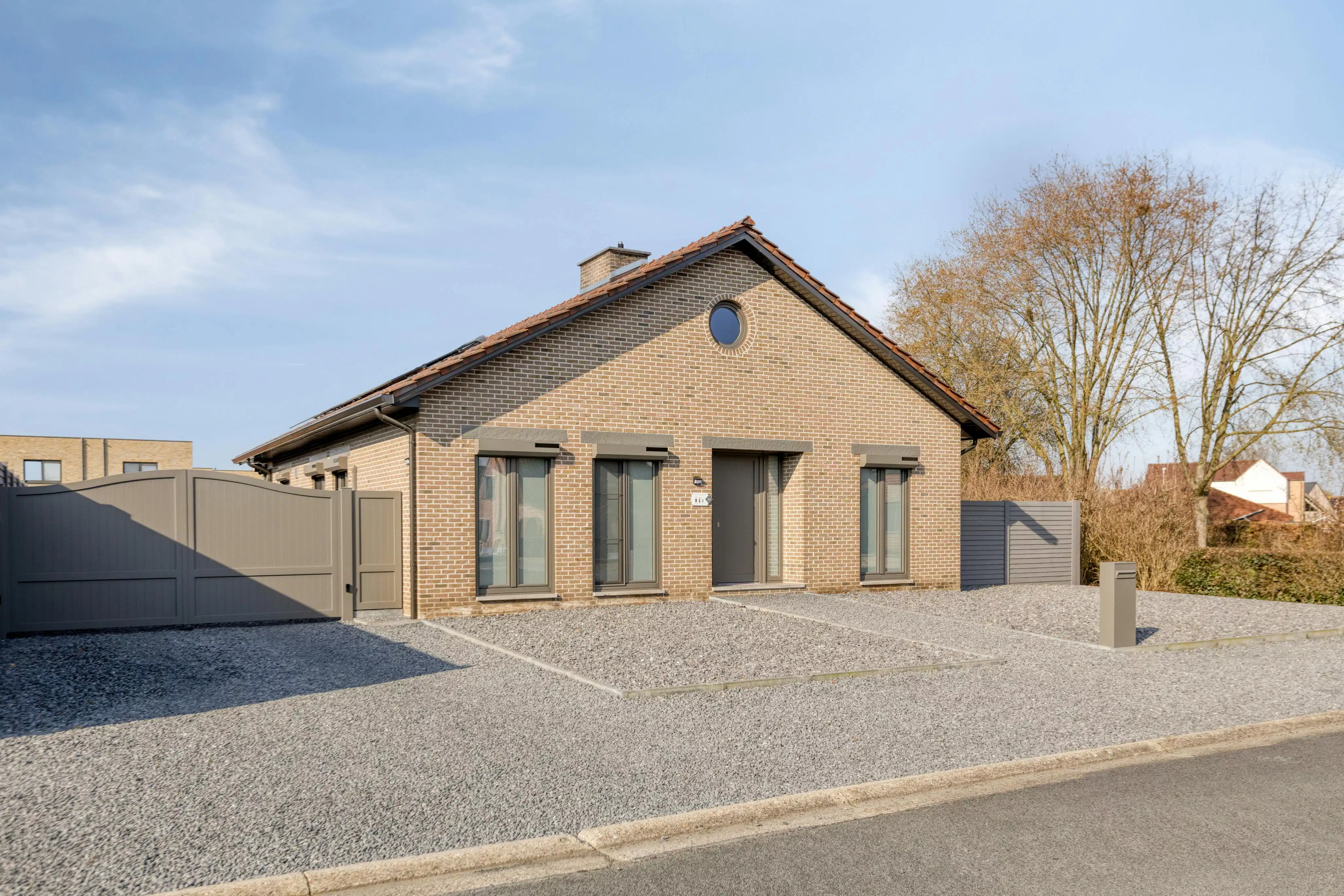 Volledig gerenoveerde energiezuinige woning te koop in Bree foto {{pictureIndex}}