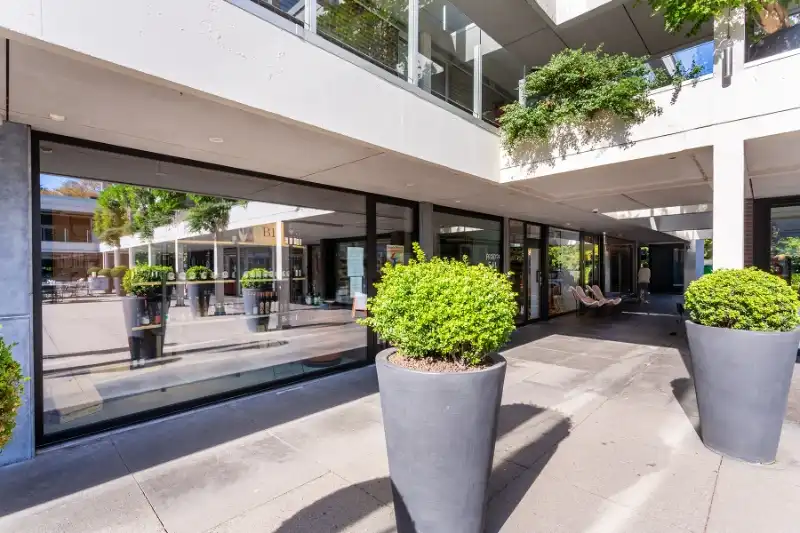 Prachtige handelsruimte te huur op "PATIO DONK" foto 3