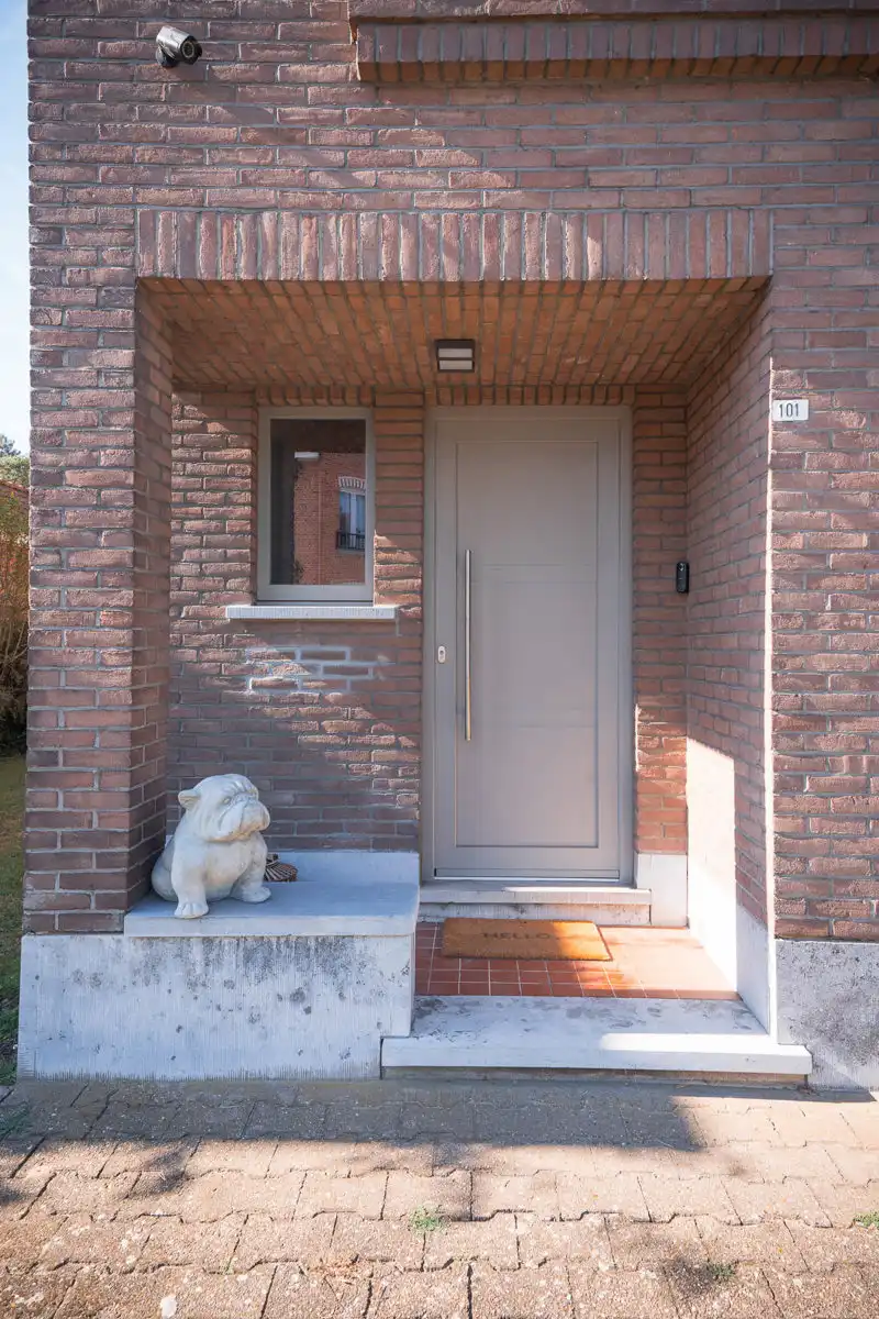 Stijlvol gerenoveerde open bebouwing op 630 m² foto 3