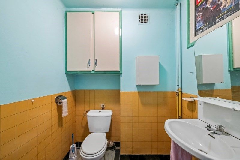 Ruime te renoveren rijwoning met zeer veel mogelijkheden en tuin foto 13