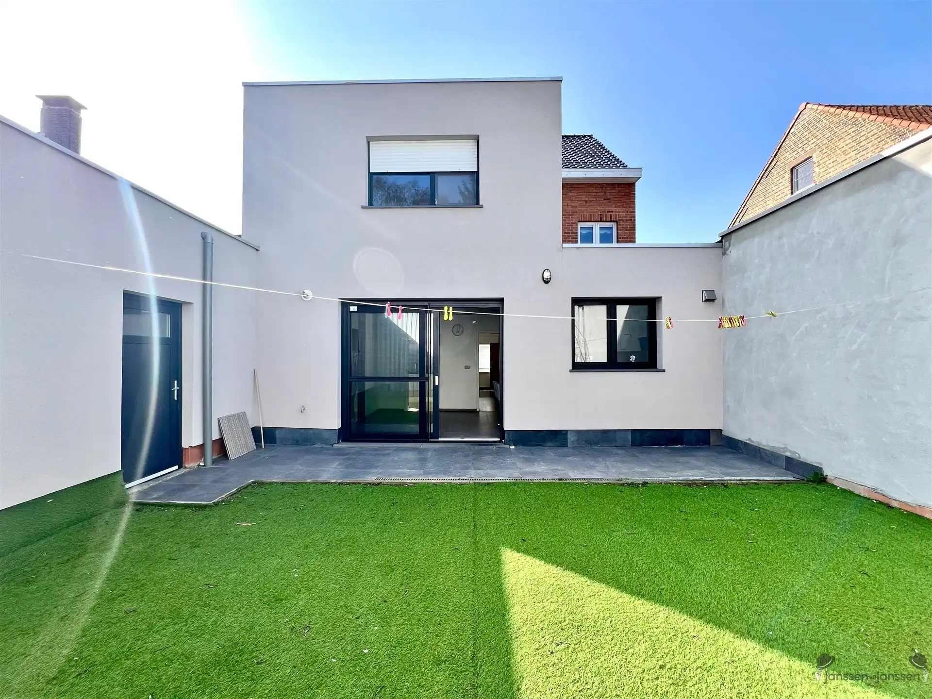 Ruime woning met 5 slaapkamers foto 9