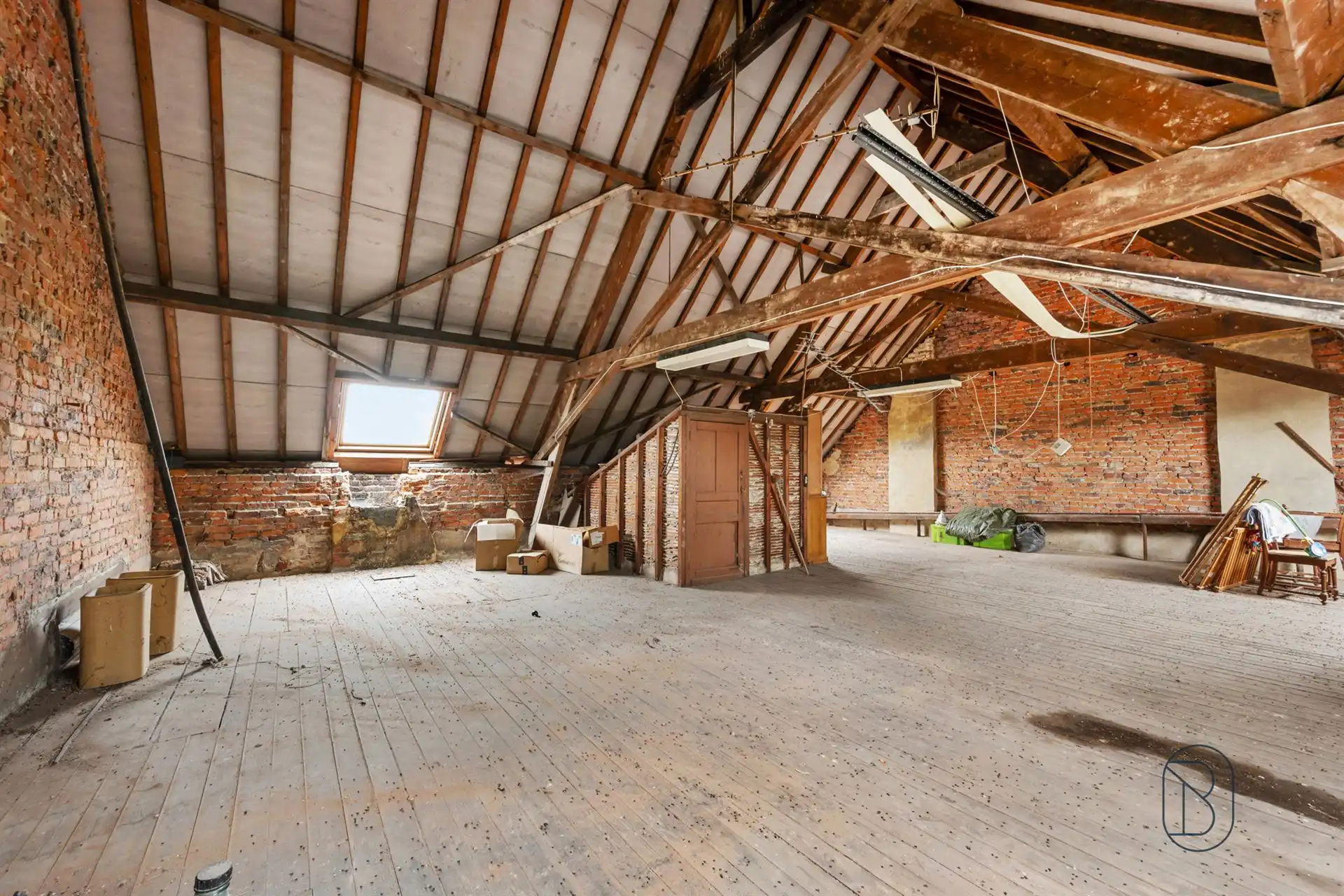 Charmante herenwoning met karakter en mooi potentieel! foto 24