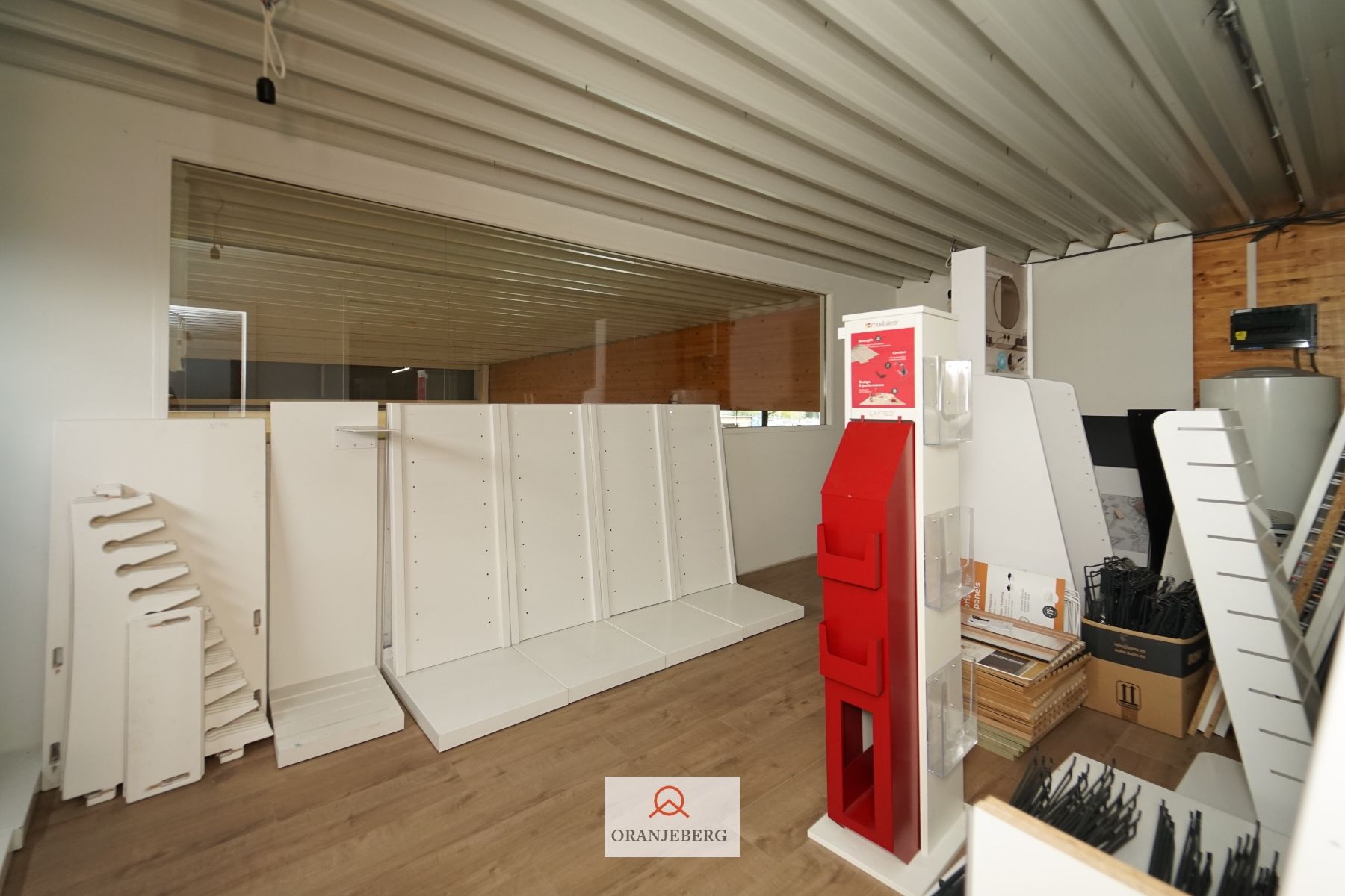 In de schaduw van de IKEA: winkel-magazijn van 750 m² +P! foto 24