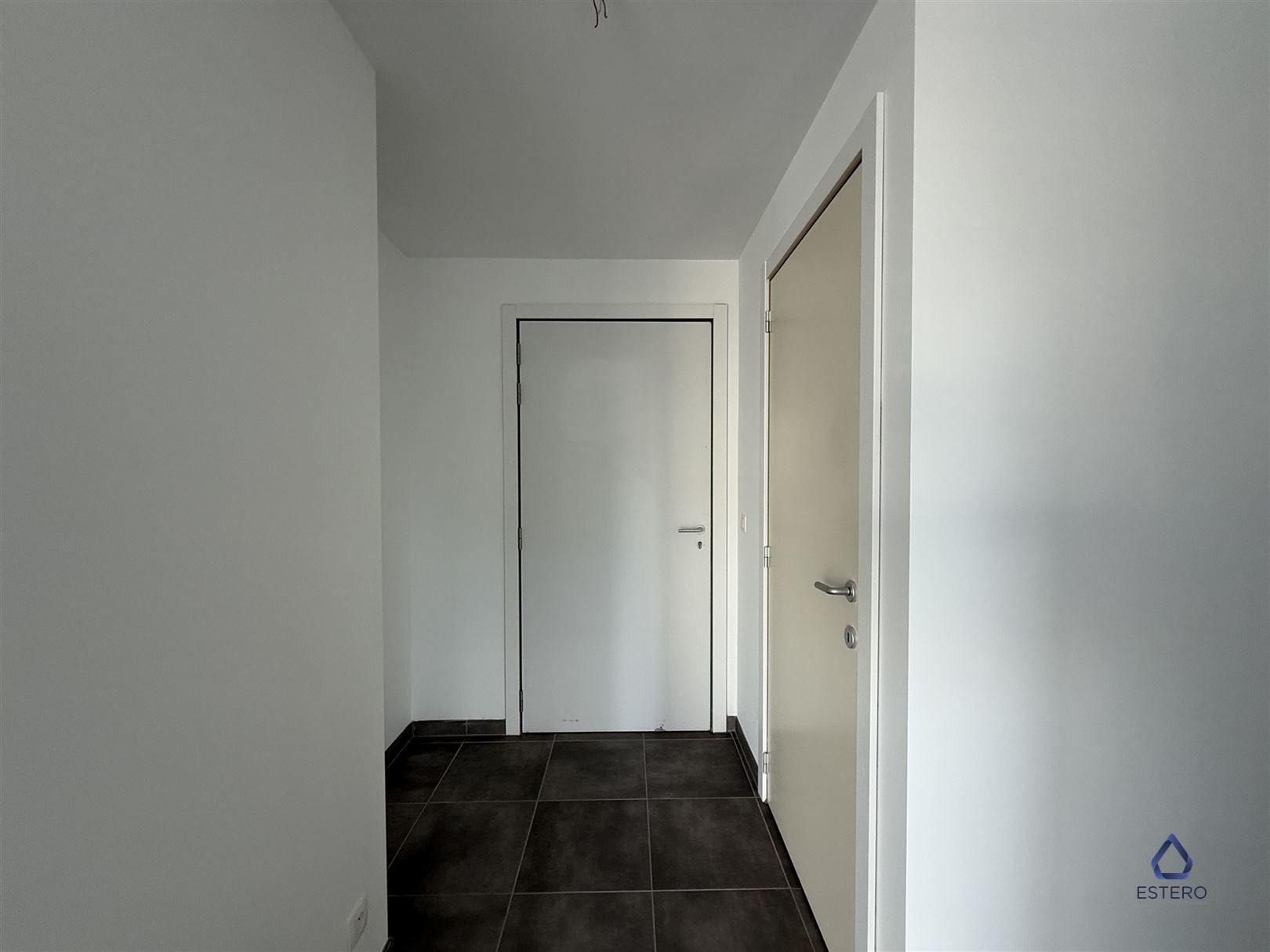 Nieuwbouwappartement met 1 slaapkamer en terras foto 3