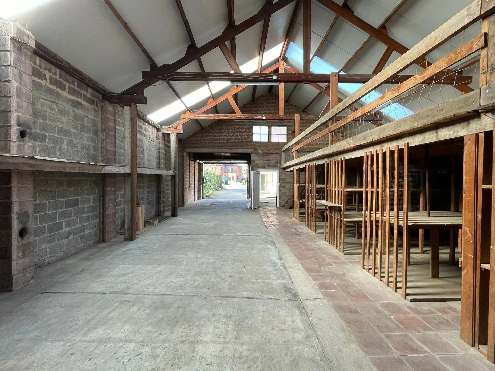 Gunstig gelegen totaal gerenoveerde woning met ruim magazijn. foto 13