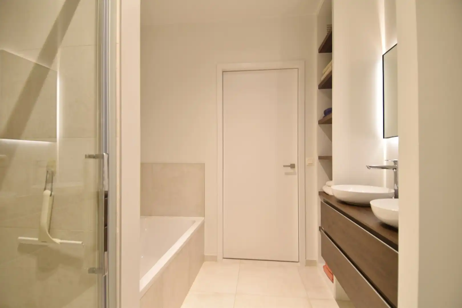 Uniek luxueus appartement met 2 slaapkamers en schitterend Leiezicht foto 11