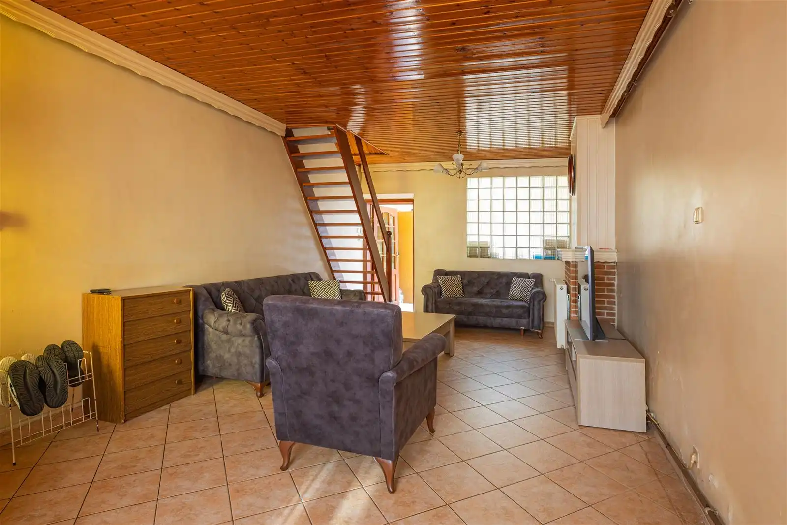 Te renoveren woning met 4 slaapkamers en buitenruimte Gent. foto 2