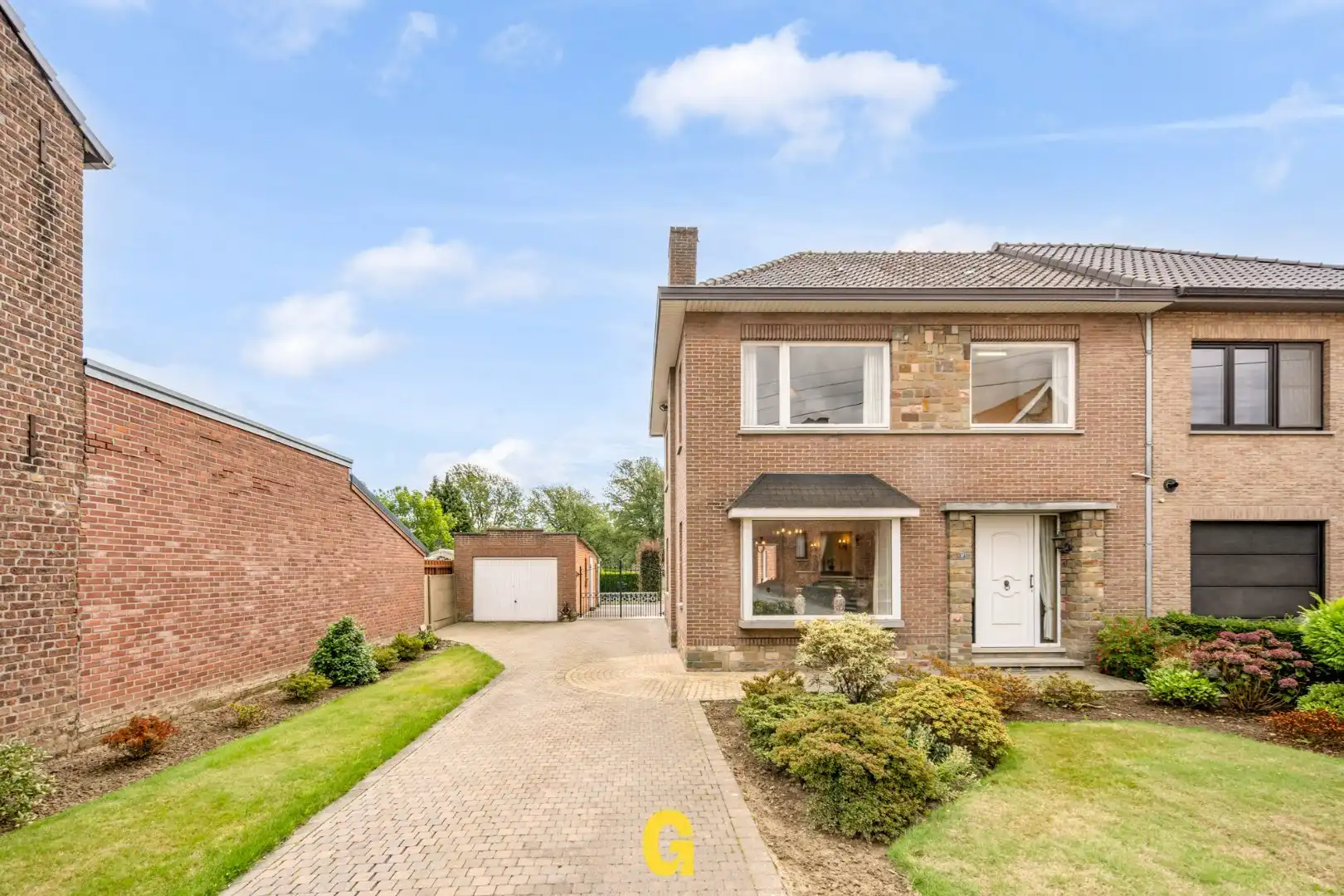*** IN OPTIE *** Te renoveren halfvrijstaande woning met 3 slaapkamers en bijzonder ruime tuin op 14a 39ca foto 8