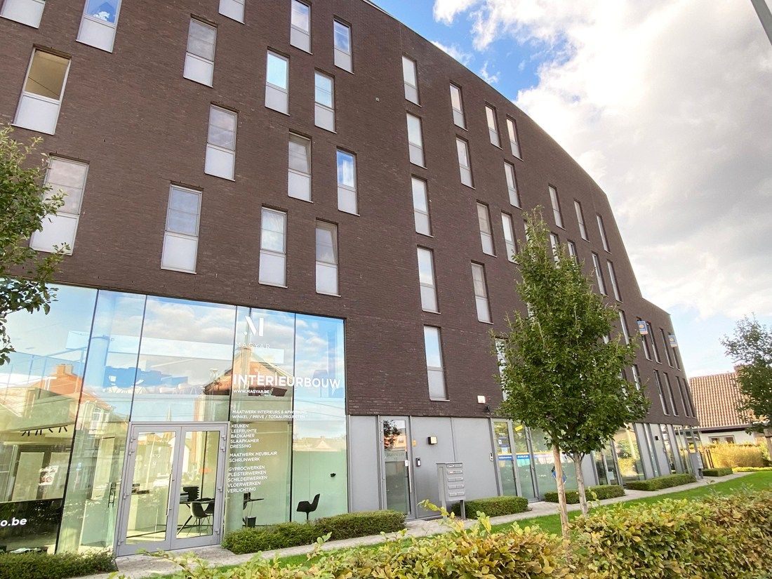 Wonen in een tweeslaapkamerappartement met zicht op het KANAAL foto 2