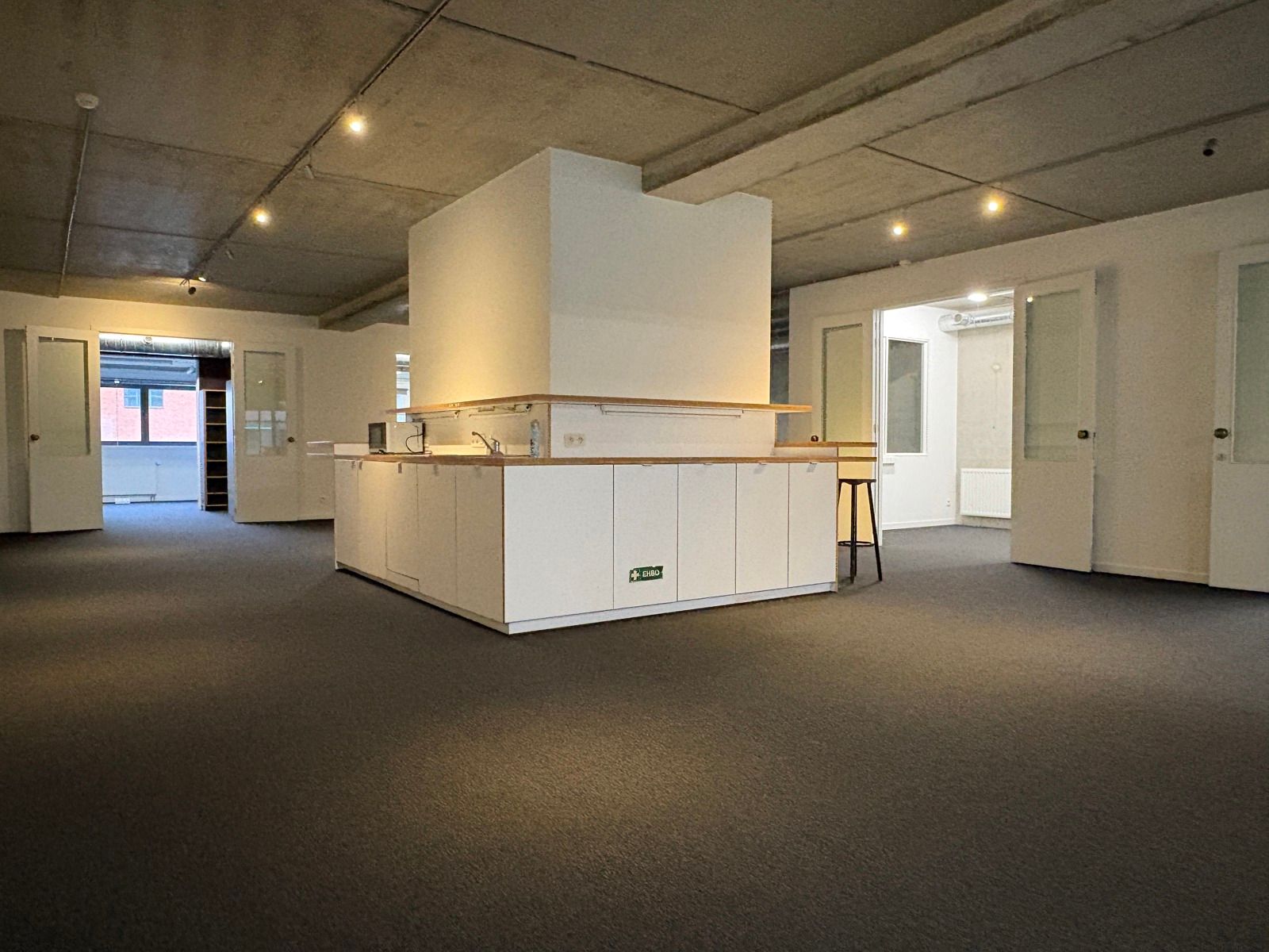 Modern kantoor met parkings foto 8