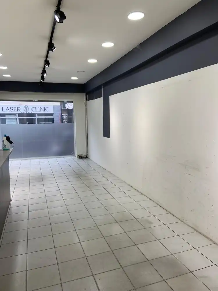 Gebouw met gemengd gebruik, handelspand + woonst, ideaal gelegen foto 2