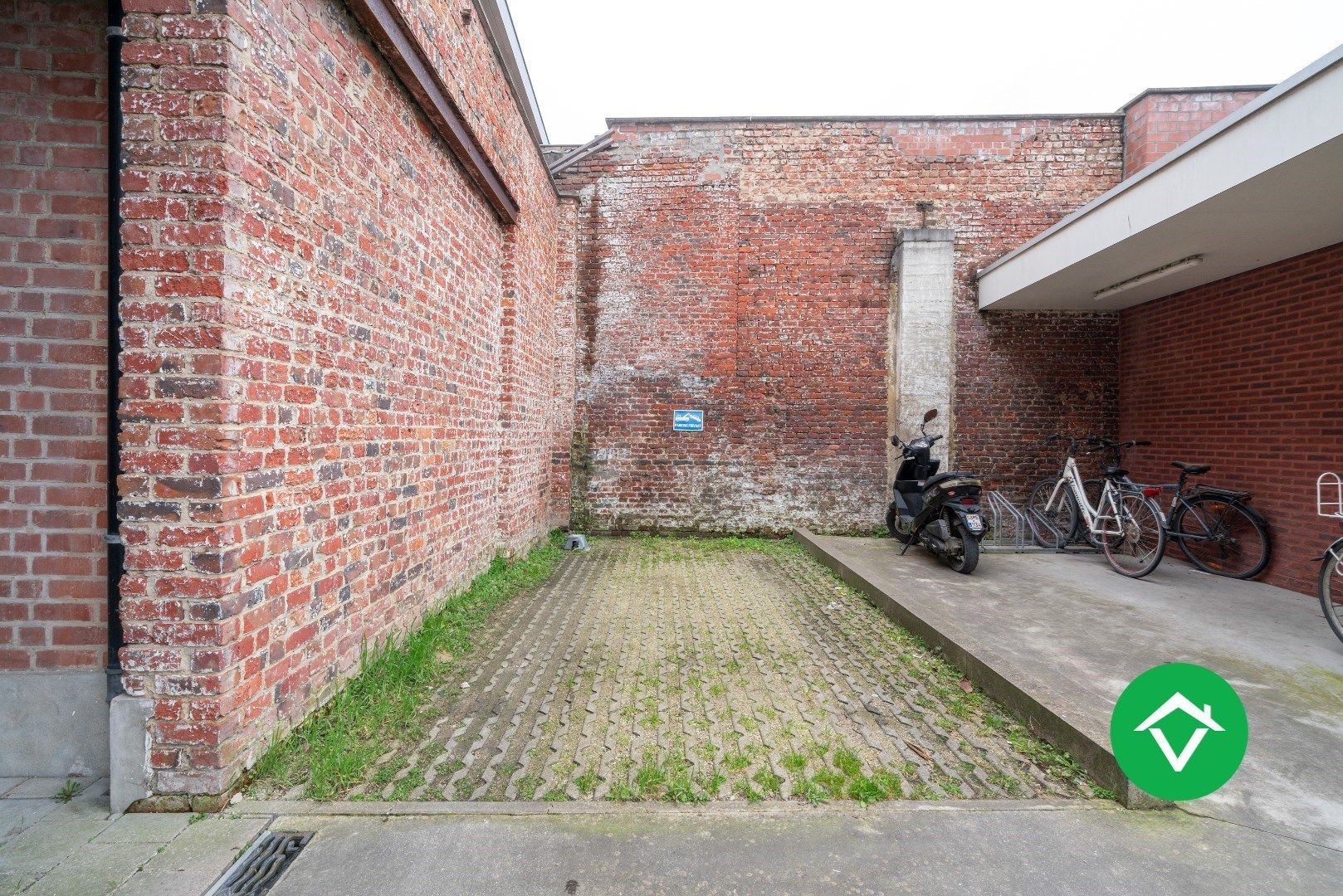 Ruimewoning in centrum Roeselare met 3 slaapkamers, dakterras en autostaanplaats foto 22