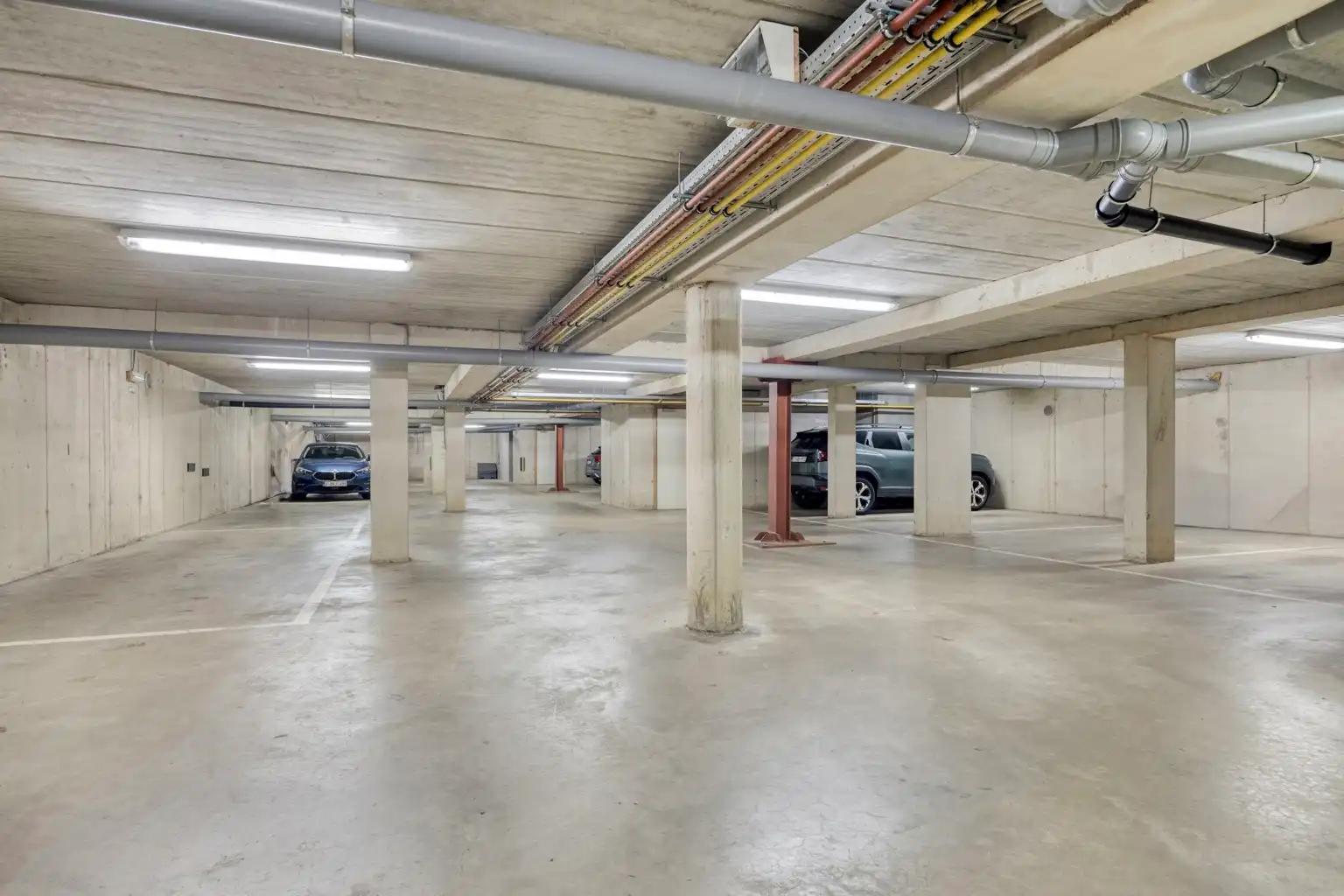 GELIJKVLOERS APPARTEMENT MET 2 SLAAPKAMERS EN GARAGE foto 19