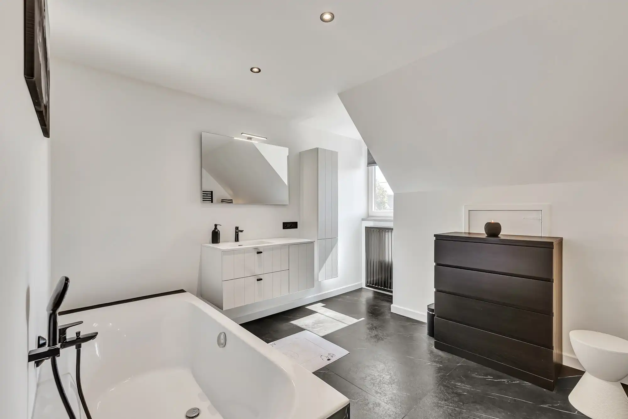 Instapklare, goed onderhouden villa op gunstige locatie foto 31