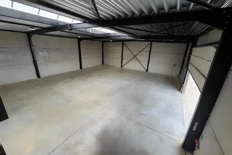 Uniek kantoorgebouw te  huur met magazijn foto 3