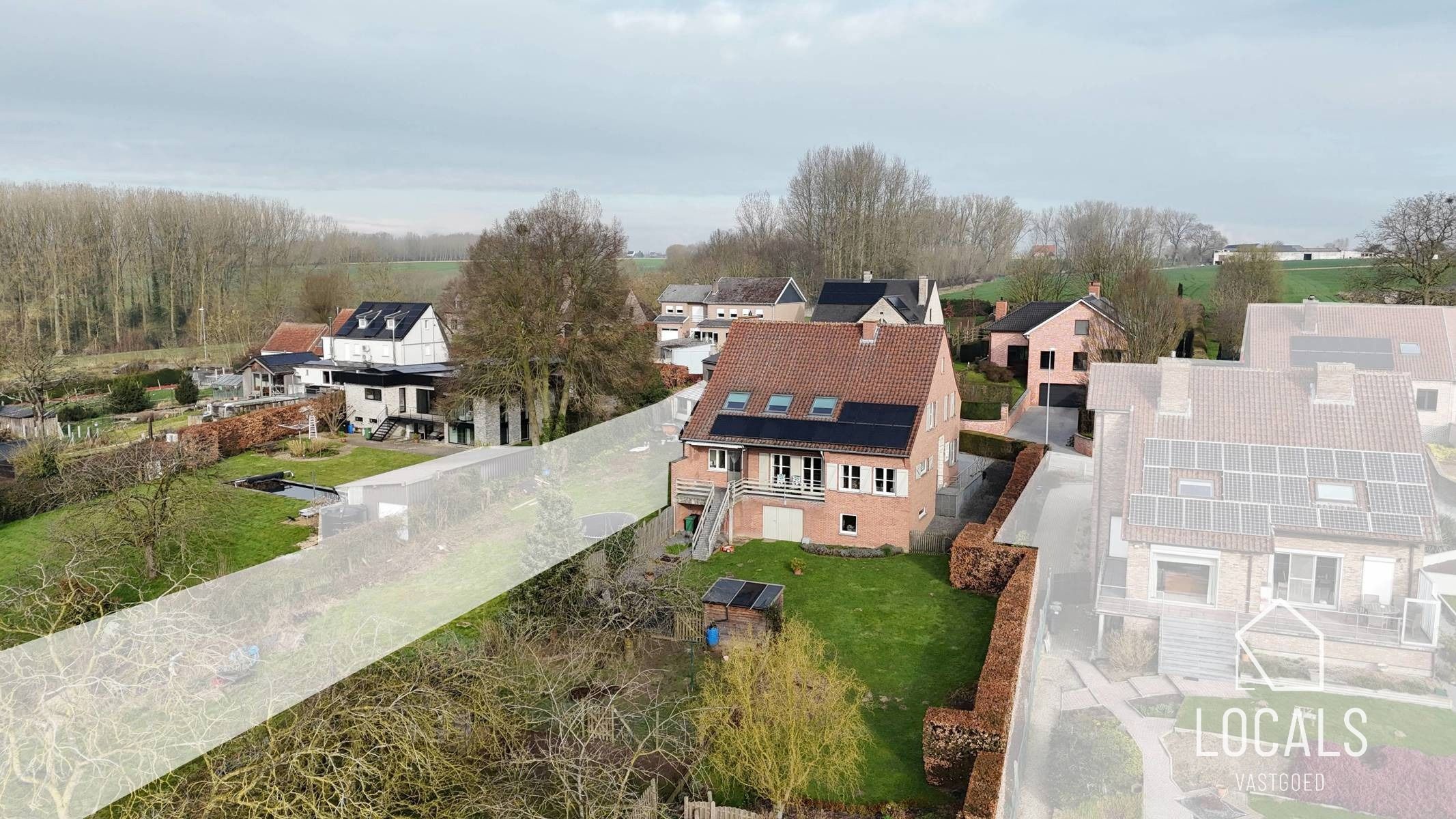 Ruime woning met 5 kamers, 2 garages en prachtig uitzicht foto 3