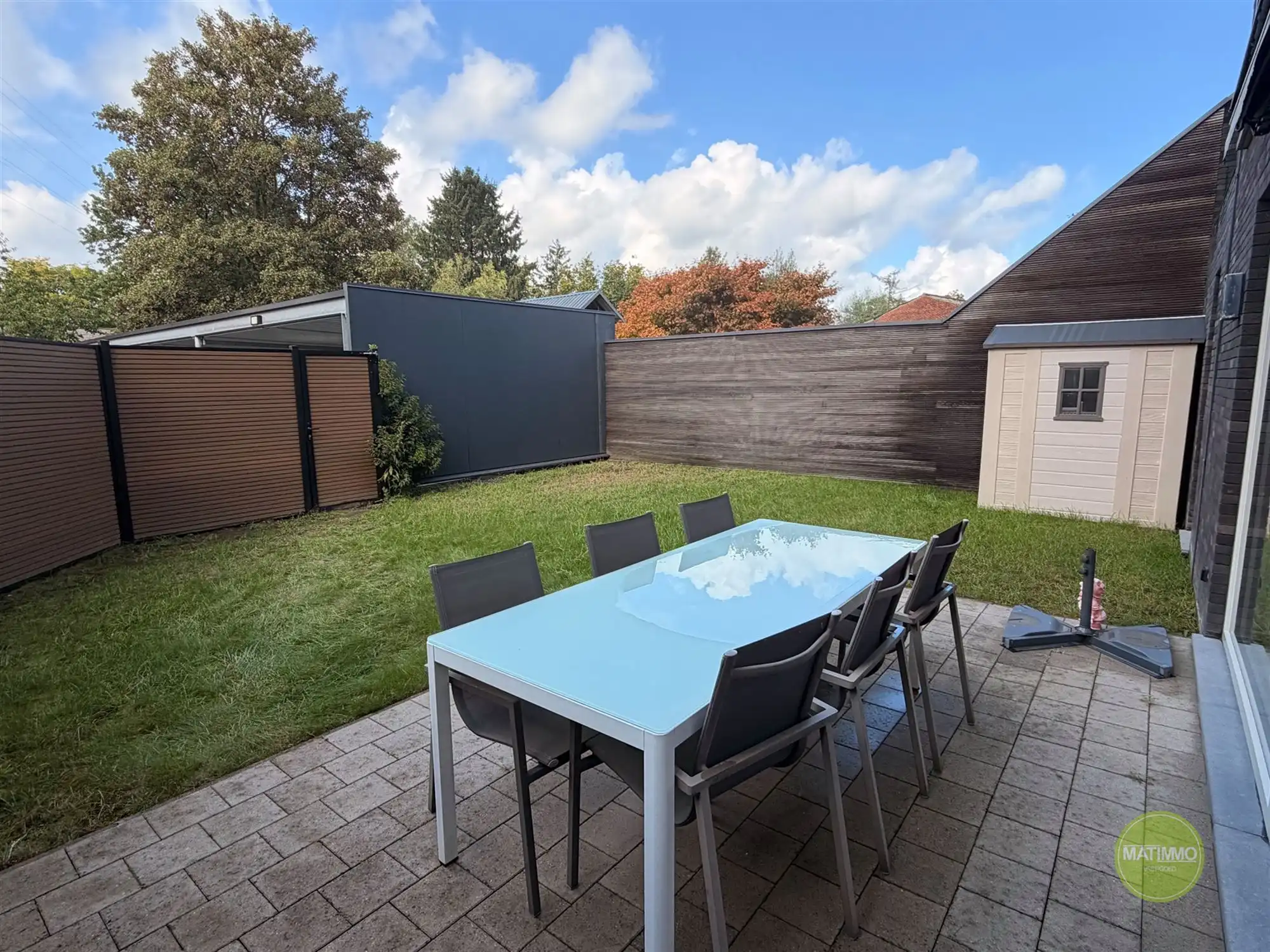 GELIJKVLOERS APPARTEMENT MET PRIVÉTUIN EN CARPORT IN MOL foto 2