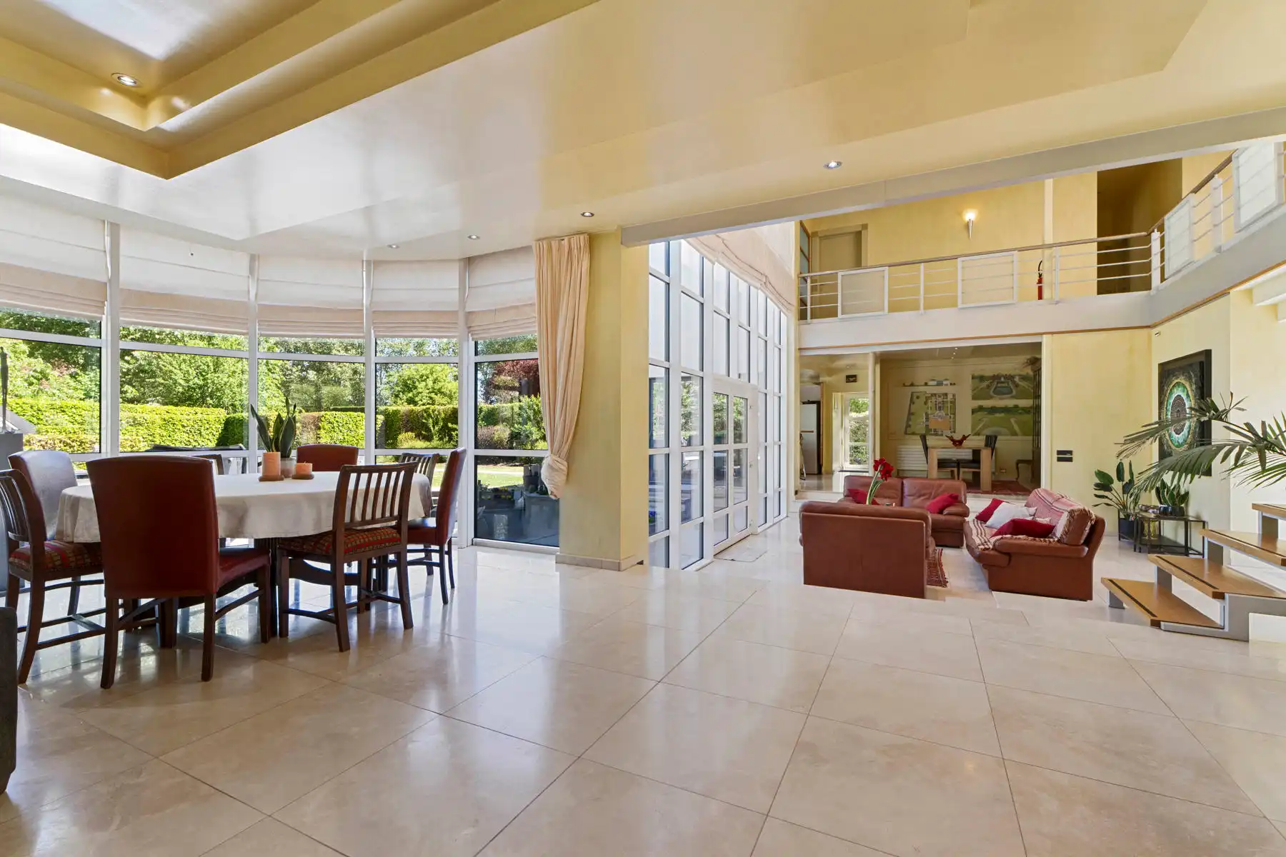 MODERNE VILLA MET 5 SLAAPKAMERS EN ONDERHOUDSVRIENDELIJKE TUIN foto 16