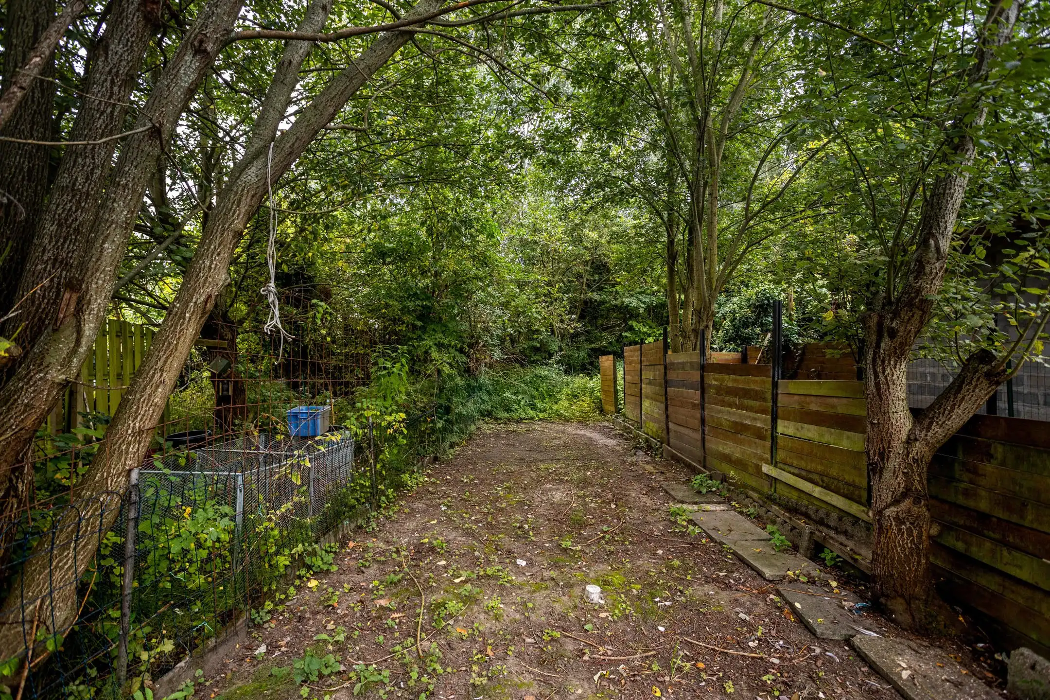 Gerenoveerde rijwoning met 3 slaapkamers en tuin. foto 19