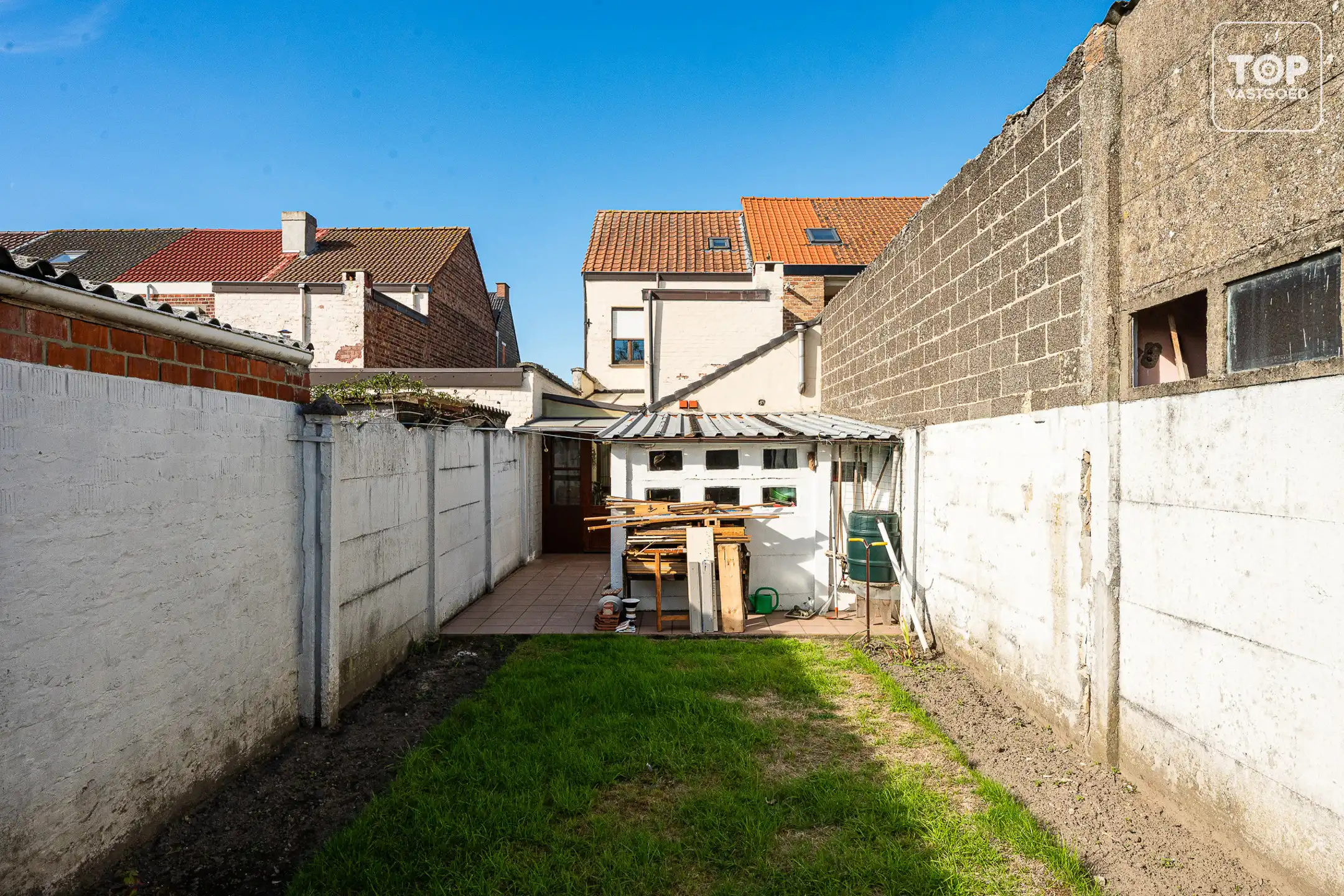 Te renoveren woning met 3 slaapkamers, tuin en grote zolder foto 22