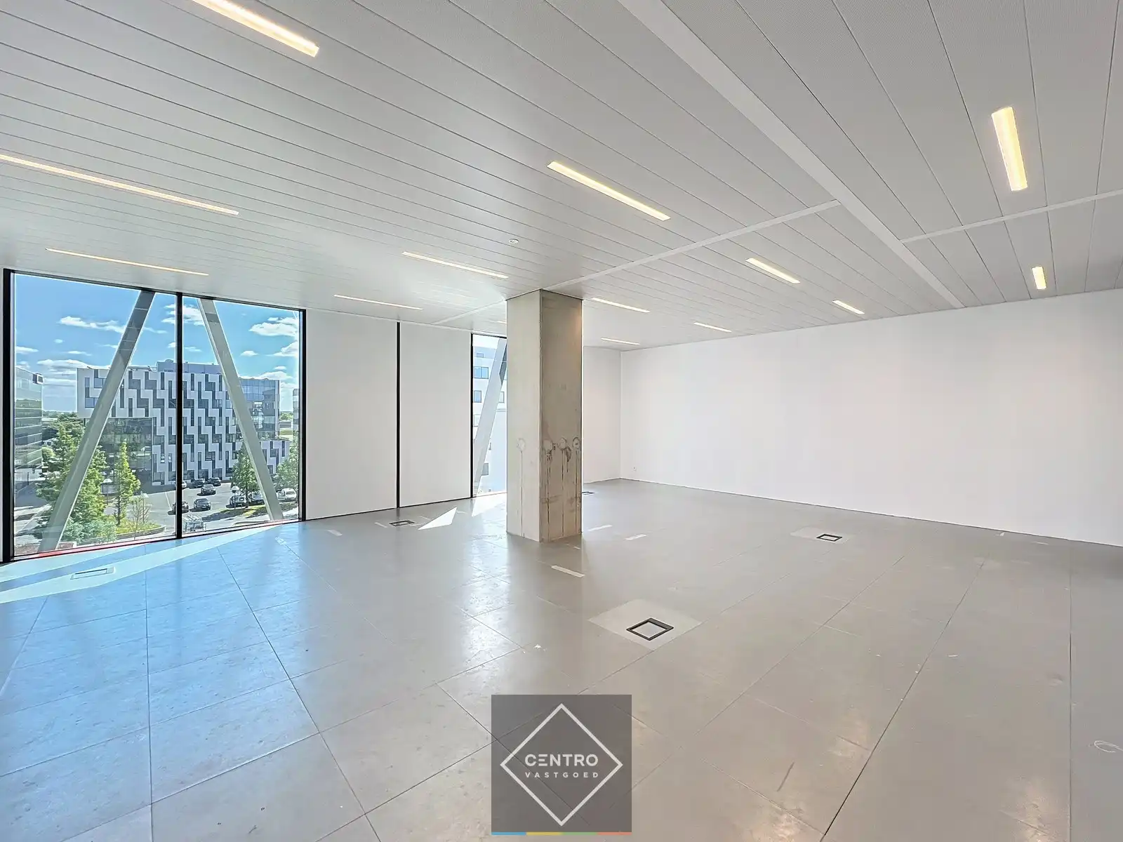 SCHERP GEPRIJSDE kantoorruimte (±240m²) met prachtige zichten in de Westwing Tower op de derde verdieping ! foto 12