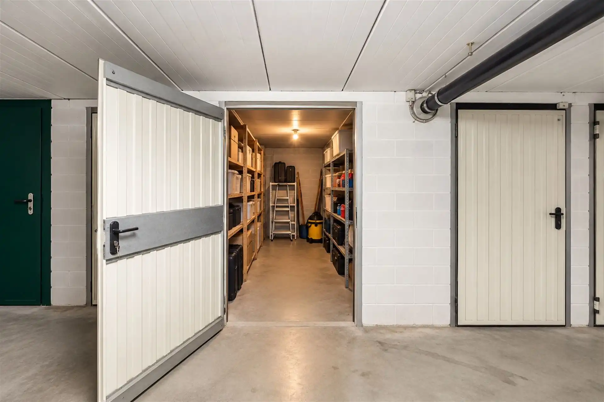 Instapklaar vernieuwd appartement nabij de Gavers foto 9