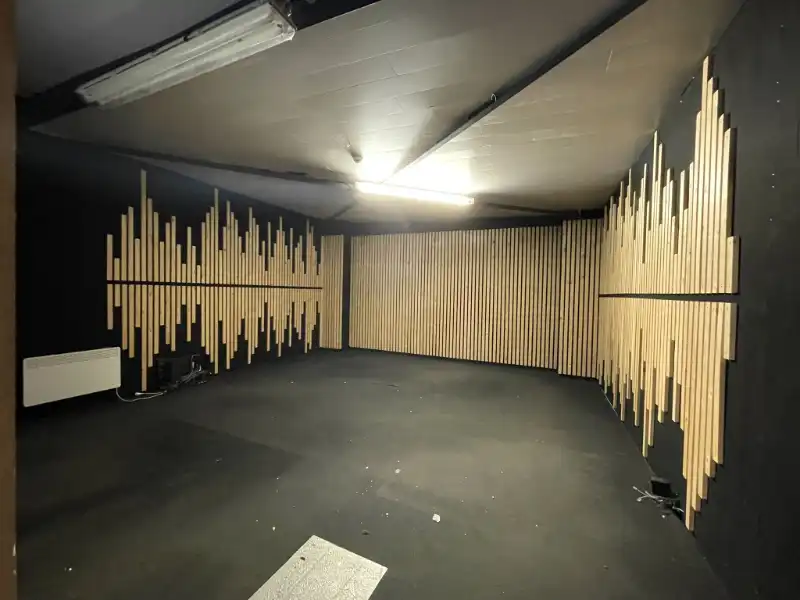 Zeer goed gelegen KMO-unit van 310 m² met mezzanine en 3 parkeerplaatsen foto 7