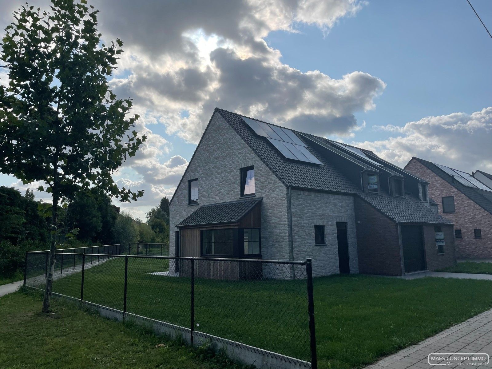 Energiezuinige halfopen nieuwbouwwoning te huur te Moen (Zwevegem) - 4 slk foto {{pictureIndex}}