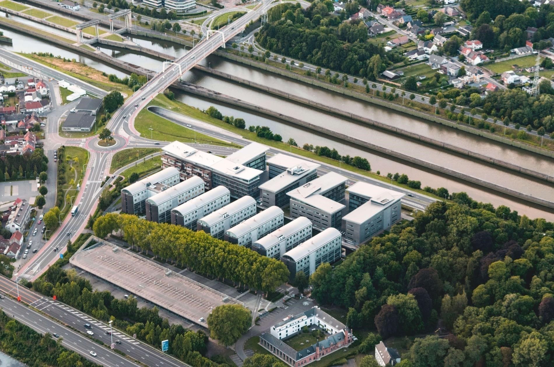 Gerenoveerde kantoren te huur in Axxes Business Park in Merelbeke foto 24