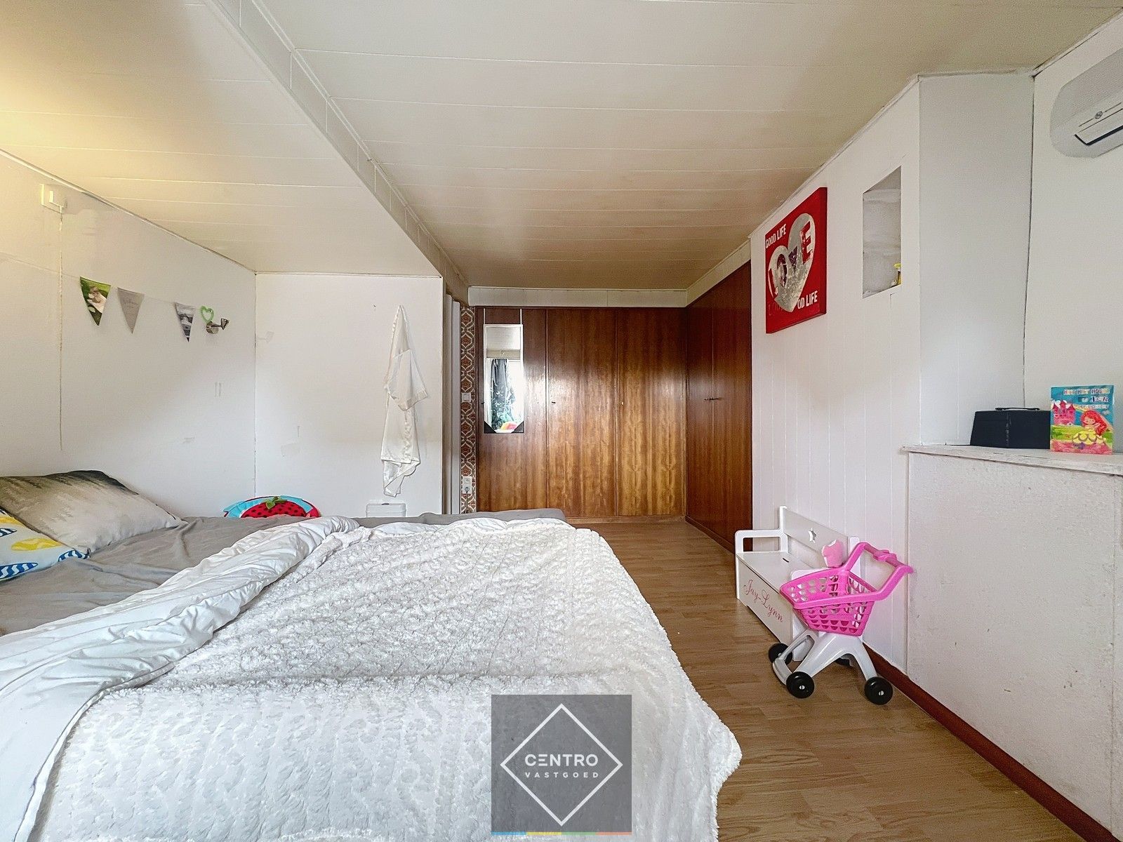 Voor de snelle beslisser! Leuke, BETAALBARE,  verder af te werken STARTERS-woning in het centrum van HEULE. foto 20