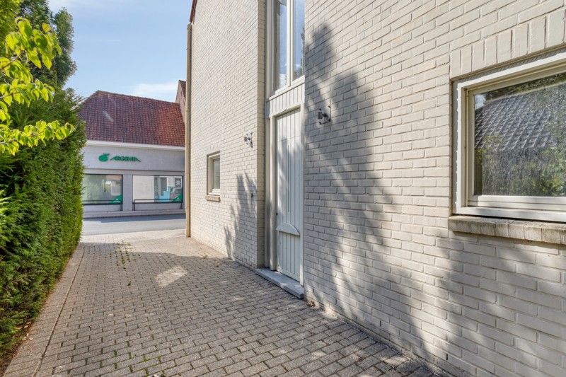 Ruime eigendom met tal van mogelijkheden TE KOOP nabij het centrum van DESSELGEM! foto 2